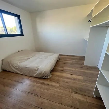 Apartment Joli Neuf Avec Jardinet